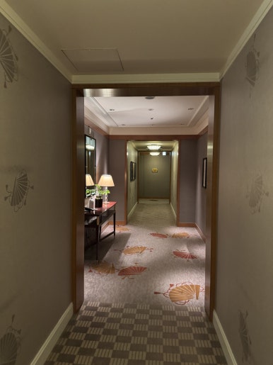 [The Ritz-Carlton, Tokyo] The Standard for a Classic High-End Hotel. A review of a Roppongi hotel with a great skyline view from the window, plus the pool, lounge, and more. image 10