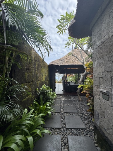 불가리 발리 - 인생 최고의 휴양지. 장동건 부부 신혼여행 인도양 오션뷰 풀빌라 추천. 메리어트 플래티넘 호캉스. 룸서비스/조식/야외수영장/레스토랑 후기. 관련 이미지 32