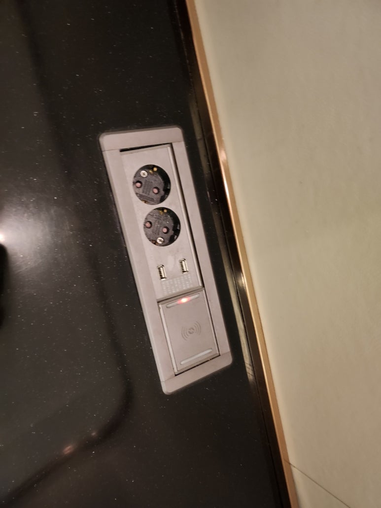 마티나골드 인천공항 제2터미널 위치/메뉴/가격/신용카드추천/콘센트 이용후기. 베브5 사용함. 만원의행복 행사중. 관련 이미지 10