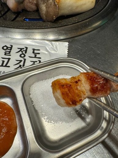 [남영역 맛집] 열정도 고깃집 - 김치찌개 맛있는 삼각지 숙성삼겹살 블루리본서베이 맛집. 모임장소추천. 콘치즈 서비스! 관련 이미지 26