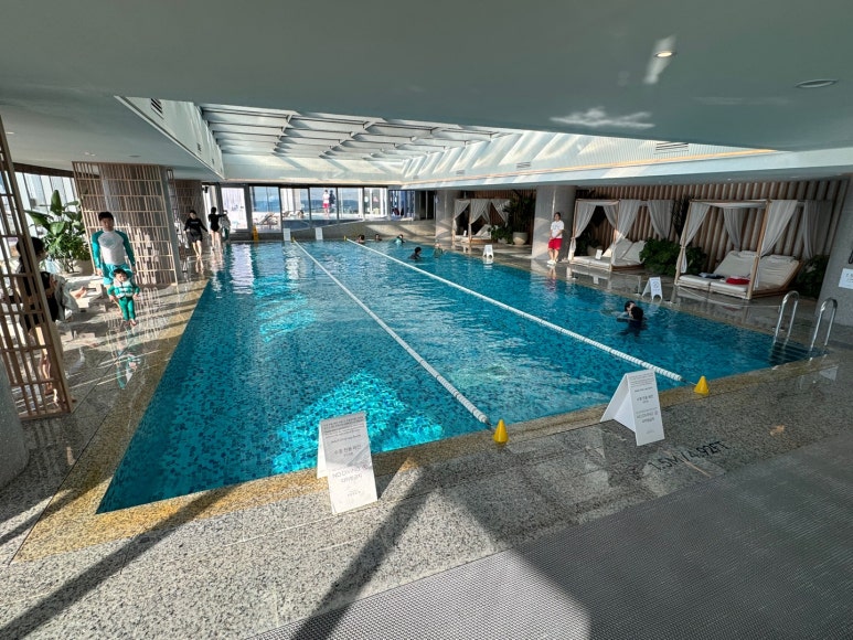 그랜드조선 부산 - 클럽조선 플래티넘 100배 이용하기. 해운대 오션뷰 생일 기념 룸 업그레이드! 프리미어 오션뷰 킹 + 수영장 + 발렛주차 후기. (feat. 웨스틴조선부산) 관련 이미지 37