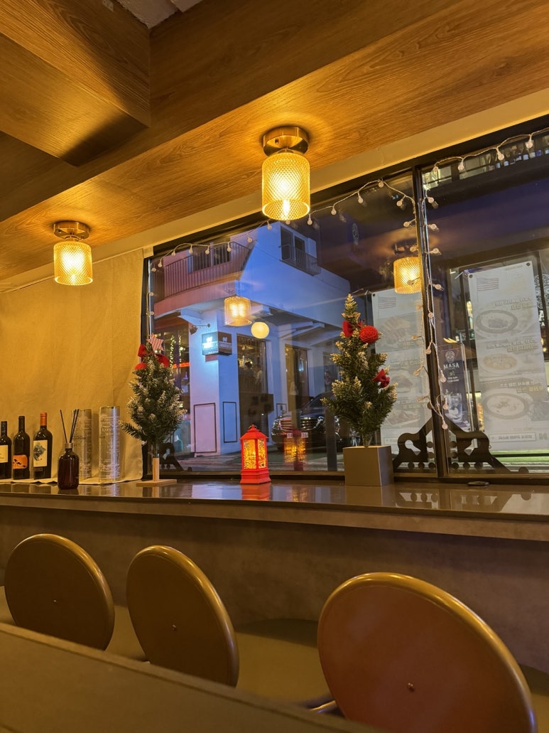 [가로수길 맛집] 록키 신사점 - 티본 스테이크 포터하우스 맛집. 새우크림 파스타도 먹어봄. 관련 이미지 5