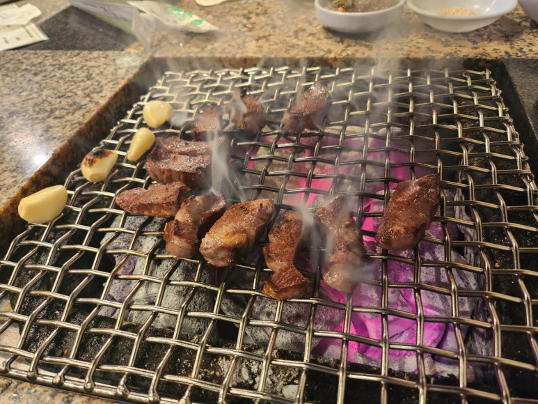 [남영동 소고기] 초원 - 우설, 등심주물럭, 김치볶음밥 줄서는 식당 맛집. 깔끔한 데이트코스 추천. 주차 팁. 관련 이미지 18