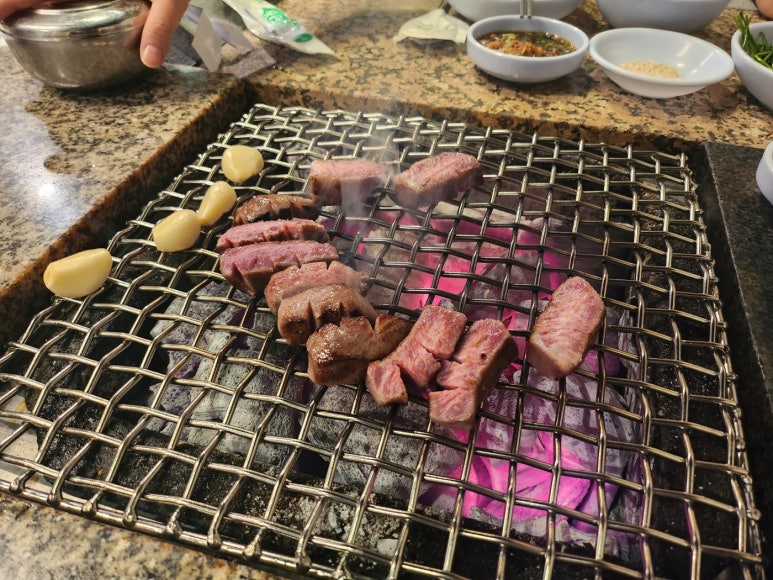 [남영동 소고기] 초원 - 우설, 등심주물럭, 김치볶음밥 줄서는 식당 맛집. 깔끔한 데이트코스 추천. 주차 팁. 관련 이미지 17