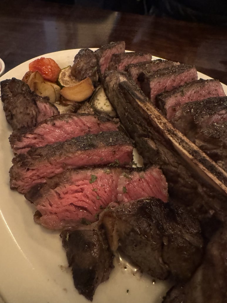 [가로수길 맛집] 록키 신사점 - 티본 스테이크 포터하우스 맛집. 새우크림 파스타도 먹어봄. 관련 이미지 13