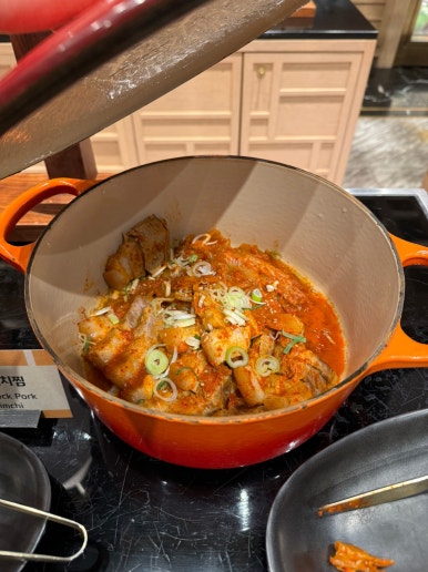 JW메리어트 제주 호캉스 - 신한 메리어트 본보이 카드 호텔 조식 5만원 할인 (조식숙제) 메뉴 추천. 아일랜드 키친 중식과 디너 뷔페까지. (2) 관련 이미지 48