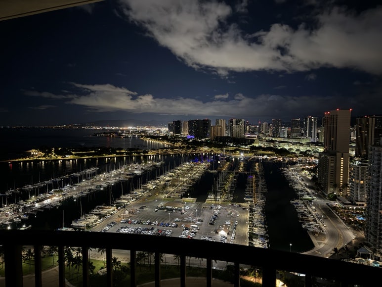 힐튼 하와이안 빌리지 와이키키 비치 리조트의 모든 것. 현아플 포인트숙박, 힐튼 아너스 골드, 룸 업그레이드, 크레딧, 라군, 불꽃놀이 등. 관련 이미지 11