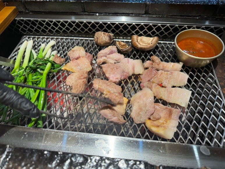 [을지로3가 맛집] 산청숯불가든 을지로 - 평일 저녁 웨이팅 후기. 재래식 소금구이, 흑돼지 김치찌개. 주차 꿀팁. 관련 이미지 15