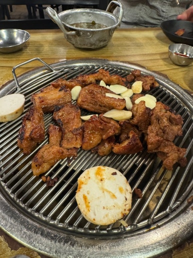 [공덕역 맛집] 마포진짜원조최대포 본점 - 블루리본서베이 주차되는 양념돼지갈비 노포 맛집. 흑쌀냉면 (물냉면)도 맛이 수준급! 관련 이미지 1