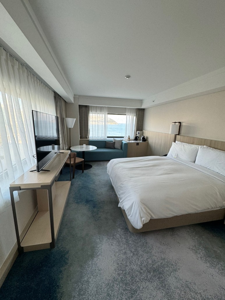 웨스틴조선 부산 - 새로단장한 해운대오션뷰 호텔. 클럽조선 플래티넘 100배 이용하기. 디럭스 비치 킹 + 수영장 + 발렛주차 후기. (feat. 그랜드조선 부산) 관련 이미지 13