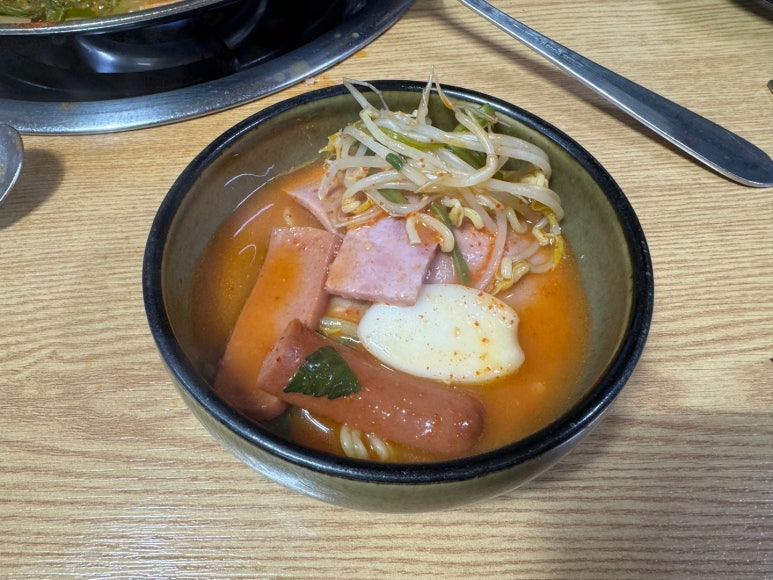 [암사동 맛집] 초롱이고모부대찌개 - 한국 최고의 부대찌개 성지. 맛있는녀석들, 백년가게, 블루리본서베이 부대전골 맛집. 주차팁. 관련 이미지 16