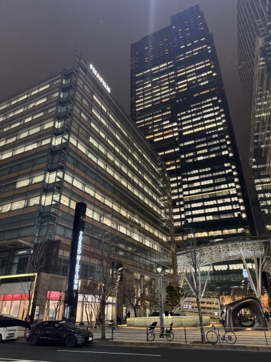 [The Ritz-Carlton, Tokyo] The Standard for a Classic High-End Hotel. A review of a Roppongi hotel with a great skyline view from the window, plus the pool, lounge, and more. image 1