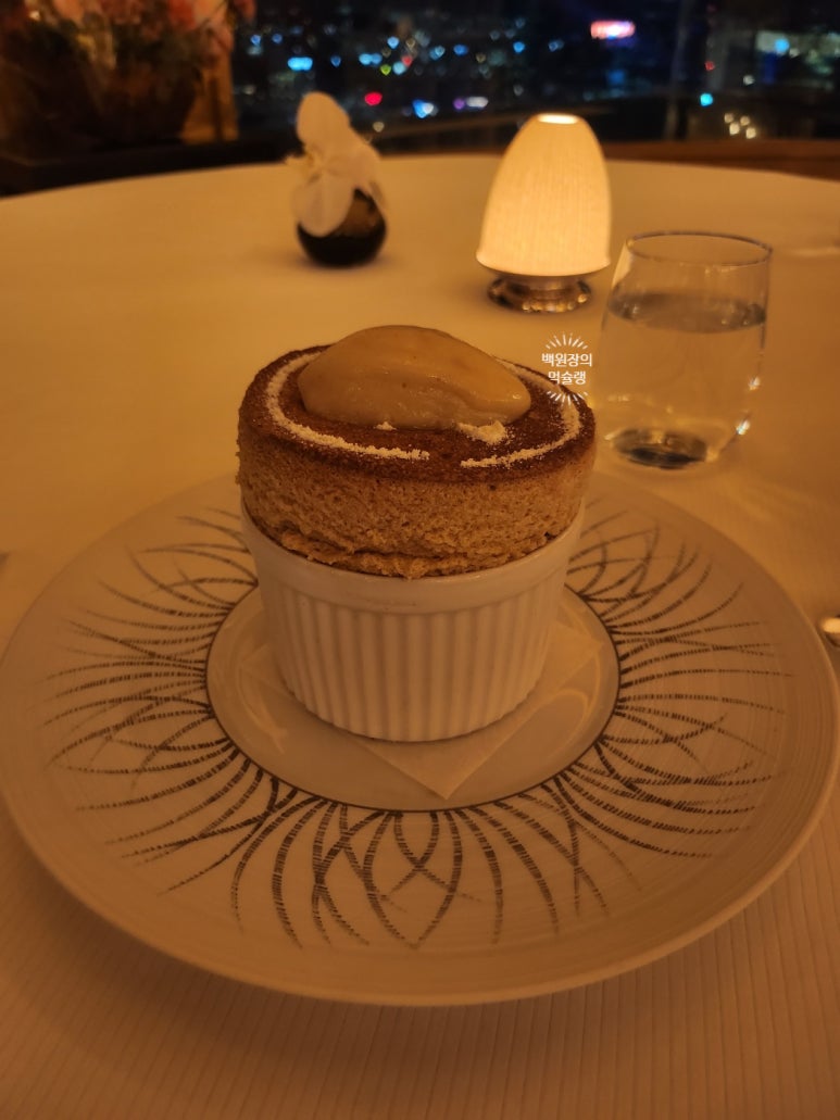 [롯데호텔서울 맛집] 피에르가니에르서울 -기념일에 추천하는 프렌치 레스토랑 디너코스. 발렛주차정보. 롯데호텔 트레비클럽 이용해서 싸게 먹자!!! 관련 이미지 40