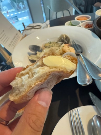 [안다즈 서울 맛집] 조각보 - 스파게티와 갈비찜 그리고 망고빙수 내돈내산 후기. 현아플 비마게 그리고 신한카드 더베스트+ 로 반값에 아기의자와 호텔 발렛 나들이! 관련 이미지 17