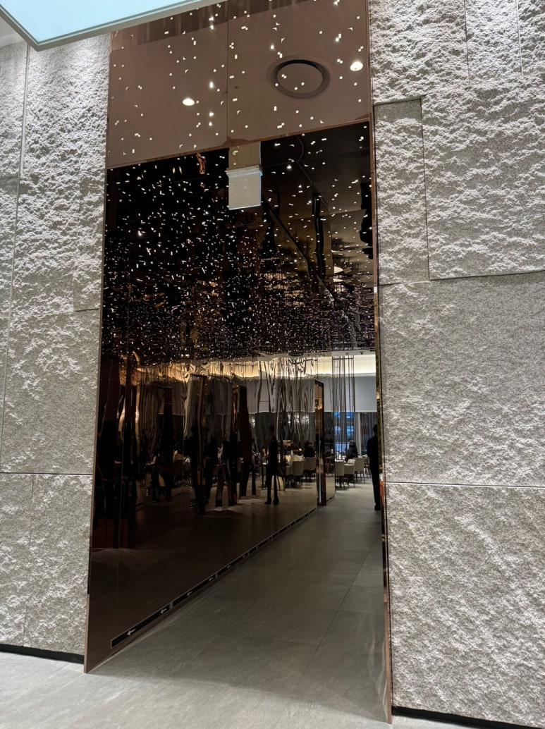 [더현대서울 맛집] 도원스타일 - 더현대 다이닝위크로 최대 30프로 할인 탑티어 중식당. 소고기 안심 탕수육, 그린 파파야 유린기, 양주식 바비큐 볶음밥. 관련 이미지 4