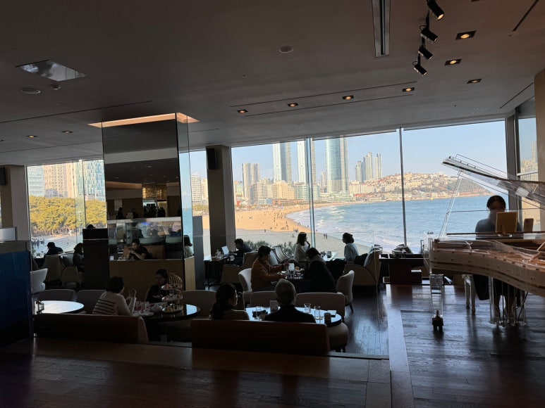 웨스틴조선 부산 - 새로단장한 해운대오션뷰 호텔. 클럽조선 플래티넘 100배 이용하기. 디럭스 비치 킹 + 수영장 + 발렛주차 후기. (feat. 그랜드조선 부산) 관련 이미지 7