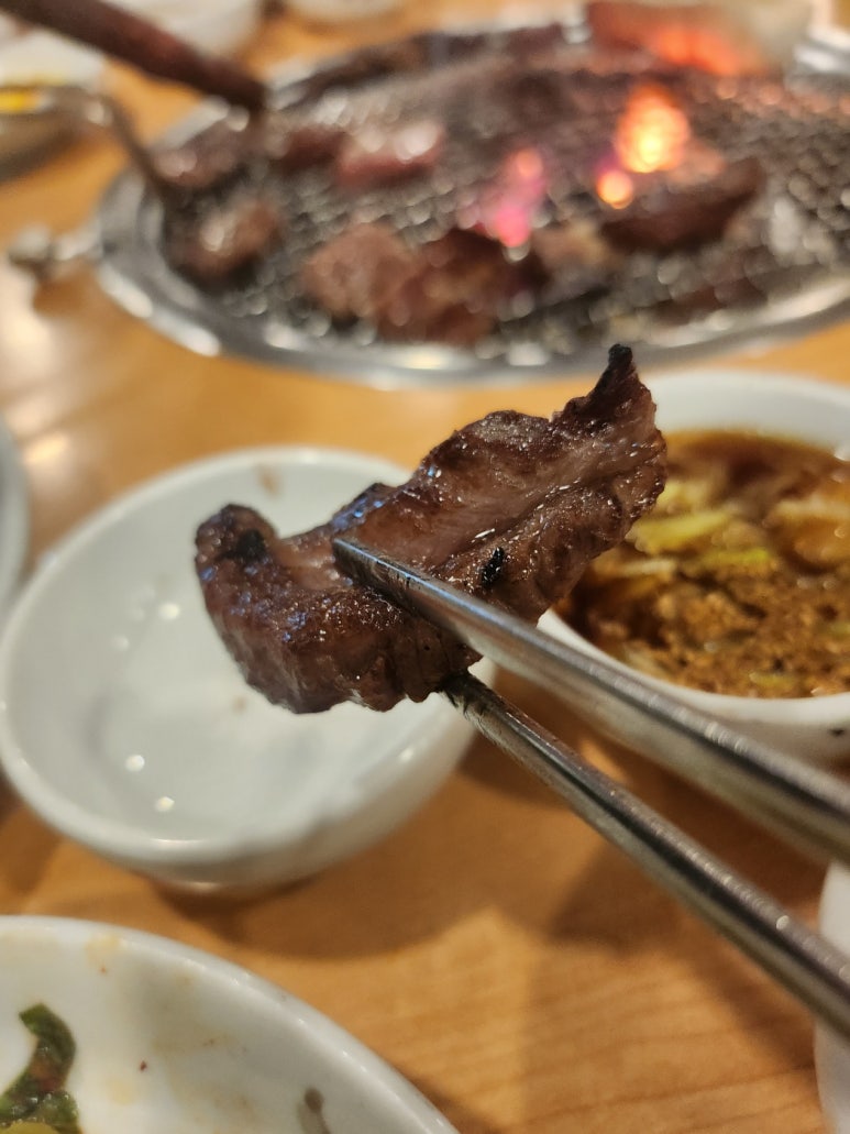 [청담동 24시간 소고기] 영천영화 - 나는 별로였다. 꽃등심, 갈비살, 육회비빔밥. 맛있는녀석들, 블루리본서베이, 연예인맛집. 관련 이미지 16