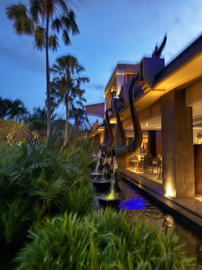 세인트레지스 발리 - 플래티넘 풀빌라 스위트 업그레이드 후기. 신혼여행 호텔 추천. 프라이빗 해변, 라군, 밤공연, 조식, 디너. 관련 이미지 47