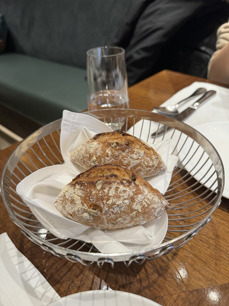 [웨스틴 조선 서울] 루브리카 - 가족모임장소 추천. 을지로 파스타&피자 맛집. 클럽조선 조선호텔 멤버십 시리즈 4편. 발렛가능. 관련 이미지 13