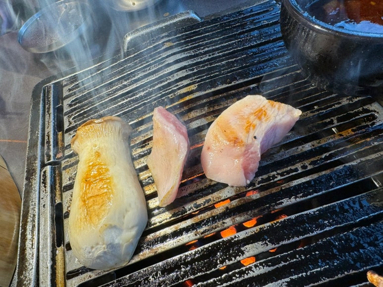 [제주공항 근처 맛집] 고기장 - 숙성 제주흑돼지 인생맛집. 제주도 흑돼지 오션뷰 맛집. 재방문의사 가득함. 관련 이미지 29