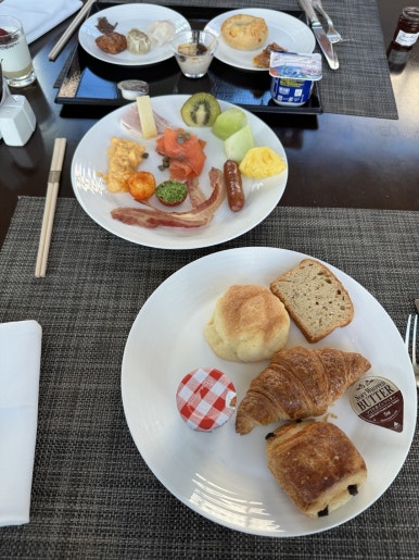 콘래드 도쿄 호캉스 - 크리스마스 시즌, 롯데 힐튼 아너스 다이아몬드 무료 조식. (2) 관련 이미지 1