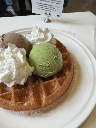 [광화문 맛집] 카페 이마 - 추억의 일본식 함박스테이크와 아이스크림 와플 맛집! 점심먹기 좋은 곳 추천. 관련 이미지 2