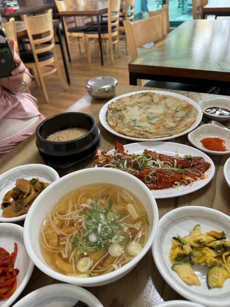 [속초 맛집] 초당순두부 - 인심 좋은 사장님의 황태해장국 정식과 감자전! 설악 쏘라노 맛집. 관련 이미지 7