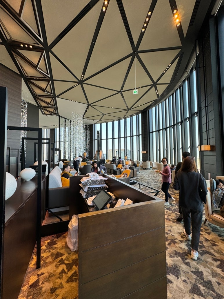 콘래드 오사카 호캉스의 모든 것 - 현아플, 힐튼 아너스 골드, 조식, 라운지, 레스토랑, 수영장, 사우나. Adieu 2023. (2) 관련 이미지 6