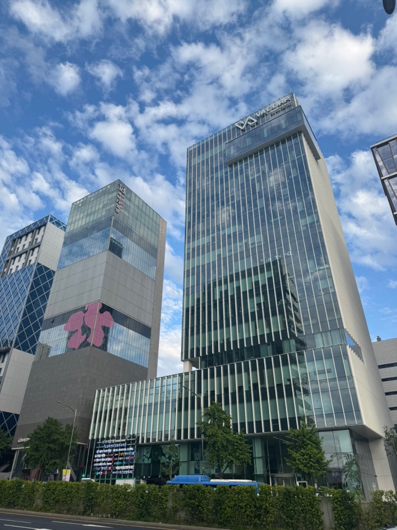 강남 원데이 라미네이트! 주7일 투명교정! 임플란트 바로 심어주는 치과! 신사 레브치과 GRAND OPEN! 인테리어 치과시설 둘러보기~ 관련 이미지 2