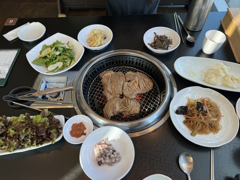 [워커힐 맛집] 천지연 (송도갈비) - 중독되는 양념돼지갈비 최애맛집. 반찬도 맛있어 가족모임 좋은 곳. 명절선물 정보. 관련 이미지 15