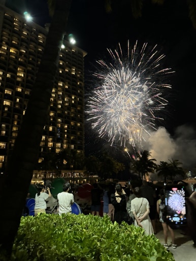 힐튼 하와이안 빌리지 와이키키 비치 리조트의 모든 것. 현아플 포인트숙박, 힐튼 아너스 골드, 룸 업그레이드, 크레딧, 라군, 불꽃놀이 등. 관련 이미지 21