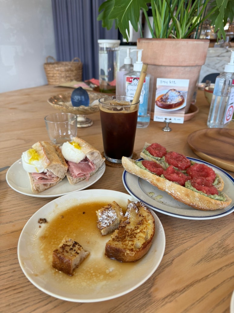 [삼각지 맛집] 카데뜨 - 바게뜨가 맛있는 프렌치 브런치 카페. 전쟁기념관 잠봉 부라타 맛집. 관련 이미지 17