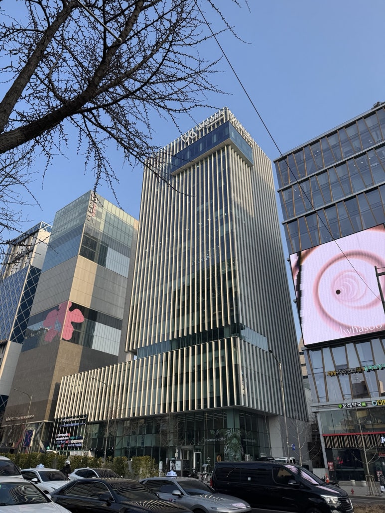 꿈의 치과; 레브 치과. 신사역 도산대로 가로수길 입구250평의 대형치과로 새로이 오픈 하는 소회. 관련 이미지 1