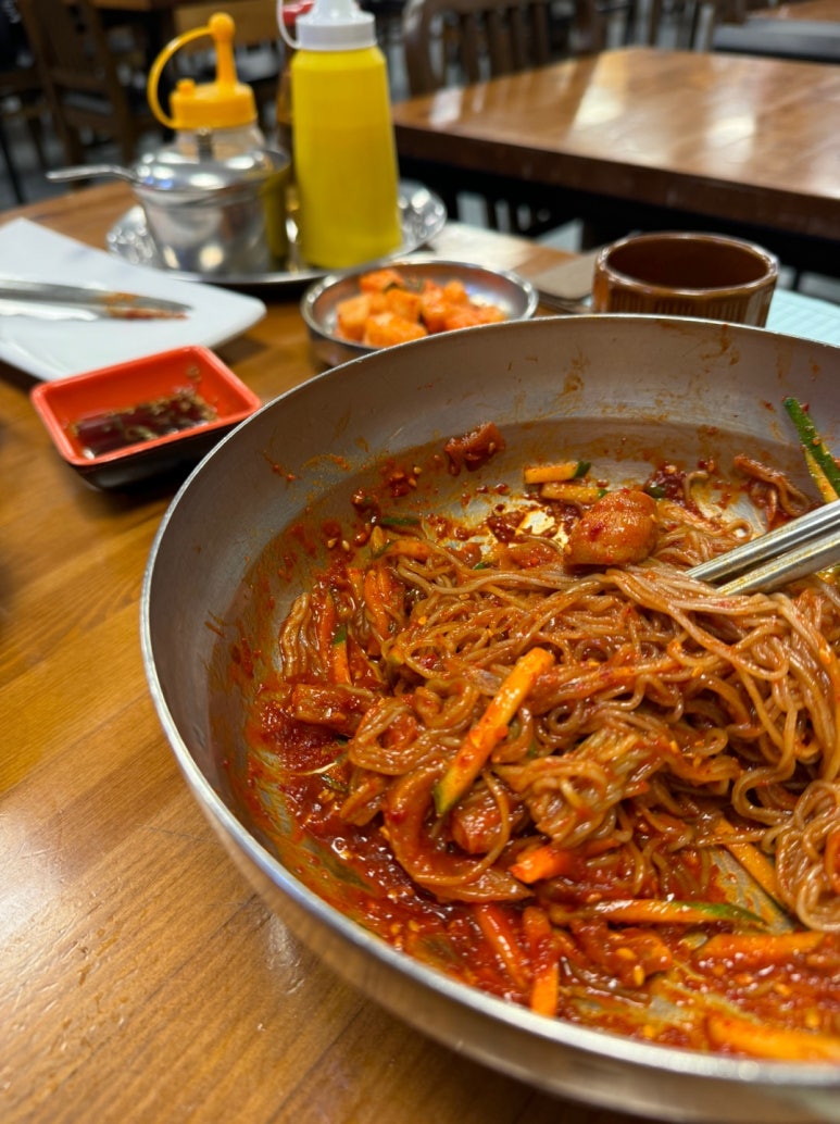 [영등포 맛집] 함흥냉면 - 서울 함흥냉면 맛집 뿌시기! 비빔냉면, 물냉면, 김치만두, 고기만두 다 맛있는 백년가게 놀면뭐하니 맛집. 관련 이미지 18