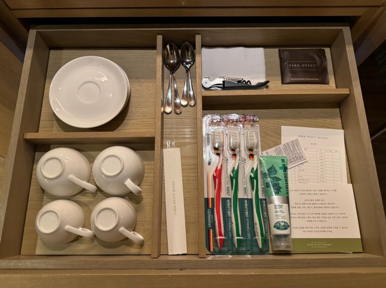 파크하얏트 부산 - 파크 이그제큐티브 마리나 스위트 & 스탠다드 룸 비교! 광안대교뷰, 조식, 수영장, 월드오브하얏트, GOH, 부산 5성호텔 비교&추천. 관련 이미지 22