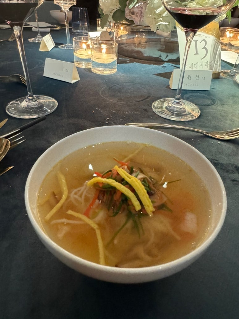 시그니엘 부산 결혼식 참석 후기. 세상 멋있는 결혼식장! 프렌치 코스요리 식사 후기. (feat. 허각 축하공연) 관련 이미지 40