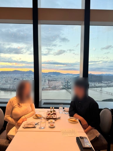 [시그니엘서울] STAY -미슐랭 1스타 프렌치 레스토랑 디너 풀코스. 훌륭하고 멋진 공간을 81층에.. 발렛주차 신용카드. 롯데상품권 사용후기. 관련 이미지 2