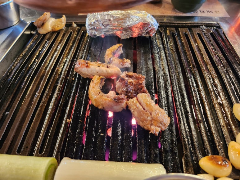 [약수역 고기집] 금돼지식당 - 서울 3대고기집. 남자 셋이 메뉴 다 먹어보기 + 하이볼. 토요일 점심 웨이팅 후기. 관련 이미지 31