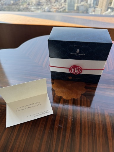[The Ritz-Carlton, Tokyo] The Standard for a Classic High-End Hotel. A review of a Roppongi hotel with a great skyline view from the window, plus the pool, lounge, and more. image 19