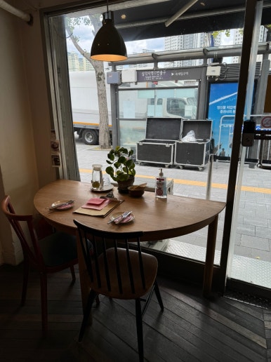 [삼각지 맛집] 카데뜨 - 바게뜨가 맛있는 프렌치 브런치 카페. 전쟁기념관 잠봉 부라타 맛집. 관련 이미지 7