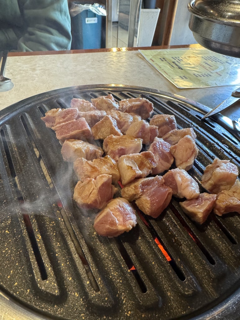 [신사역 맛집] 꿉당 - 미쉐린 빕구르망, 블루리본서베이에 빛나는 목살, 오겹살, 트러플 짜파게티. 관련 이미지 1