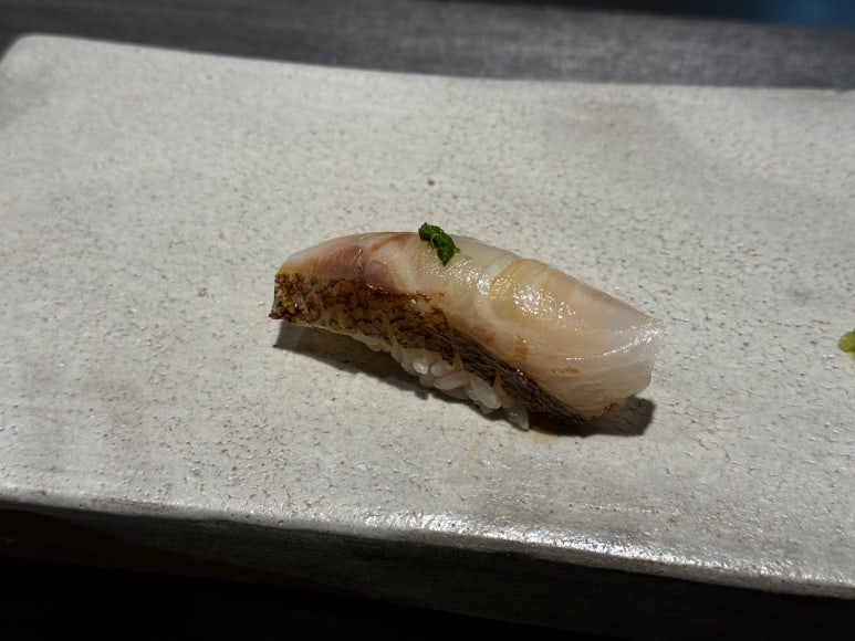 [신용산역 맛집] 스시츠바사 - 생참치 나오는 11만원 디너오마카세 아모레퍼시픽 맛집. 캐치테이블 예약가능. 주차 2시간 무료. 관련 이미지 17