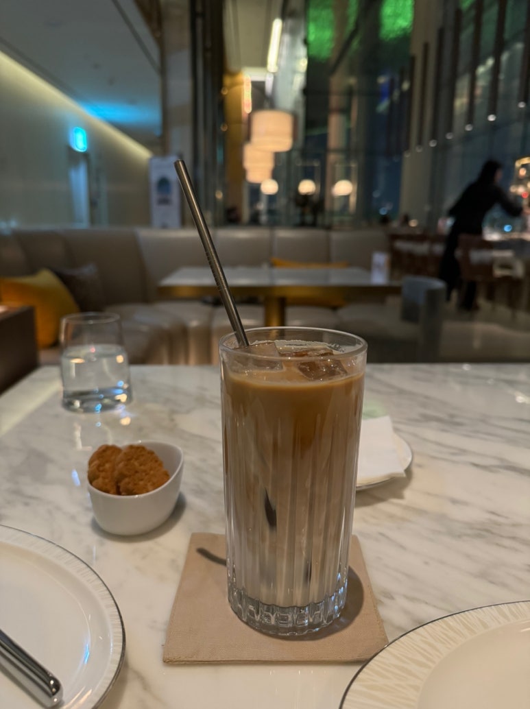 [호텔 나루 서울 엠갤러리] 라운지 & 데크 - 최고의 한강뷰 야경 5성 호텔 라운지 맛집. 아코르 멤버십, 대한항공 현대카드 할인 가능. 발렛 가능. 관련 이미지 14