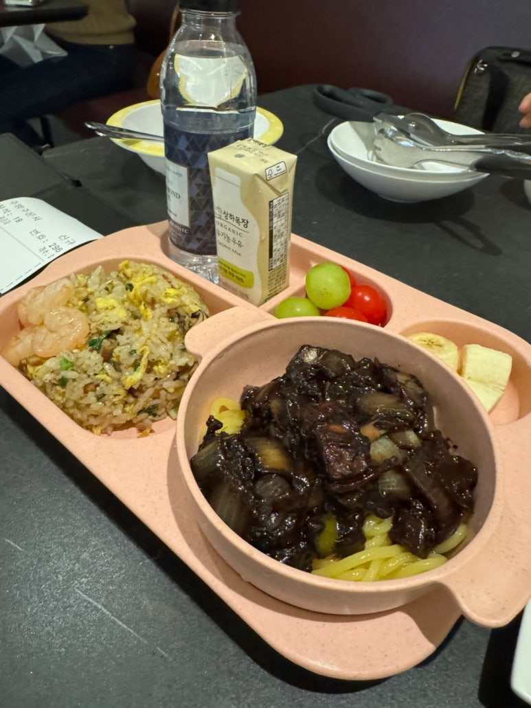 [여의도역 맛집] 무탄 여의도점 - 시그니처 고추유린기와 마카롱 멘보샤 솔직 후기. 어린이메뉴, 아기 의자 있는 식당 추천! 가족모임 맛집 추천. 관련 이미지 14