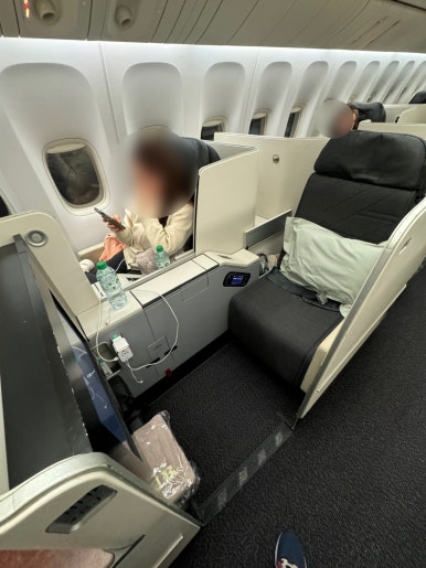 Korean Air First Class vs. Prestige Class – KE907 and KE908 Incheon–London B777-300ER Booking, Seat Recommendations, First Lounge, and SkyTeam Mileage Flight Review image 66