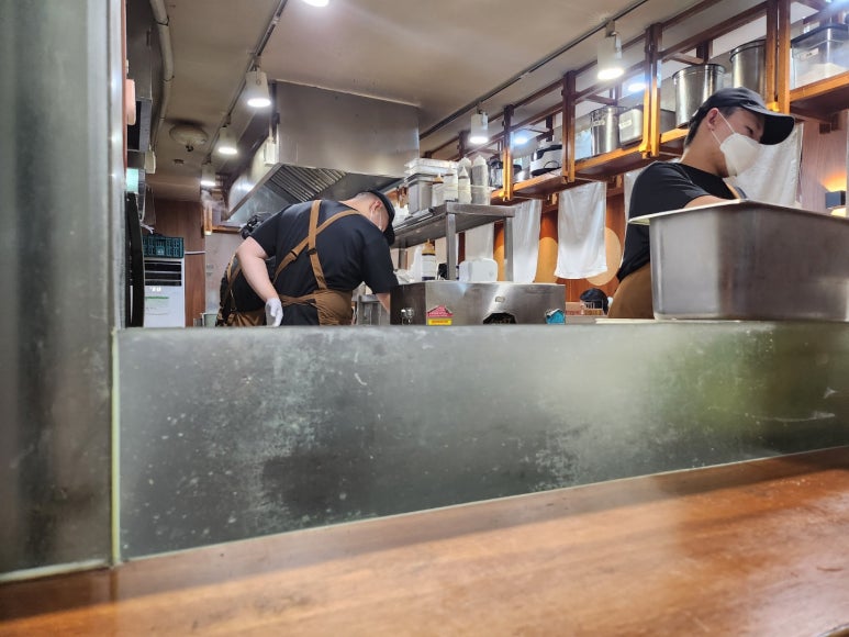 ★★★★☆ [신촌 탄탄면] 정육면체 - 신촌 유일의 미슐랭 맛집. 홍탄, 깨부수면과 유린기.. 시그니처 메뉴를 모두 먹어보다. 관련 이미지 8