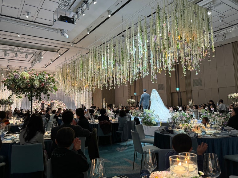 시그니엘 부산 결혼식 참석 후기. 세상 멋있는 결혼식장! 프렌치 코스요리 식사 후기. (feat. 허각 축하공연) 관련 이미지 25