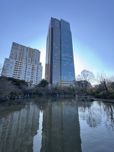 [The Ritz-Carlton, Tokyo] The Standard for a Classic High-End Hotel. A review of a Roppongi hotel with a great skyline view from the window, plus the pool, lounge, and more. image 2