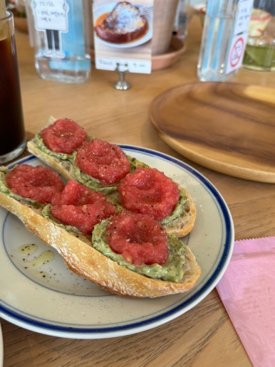 [삼각지 맛집] 카데뜨 - 바게뜨가 맛있는 프렌치 브런치 카페. 전쟁기념관 잠봉 부라타 맛집. 관련 이미지 2