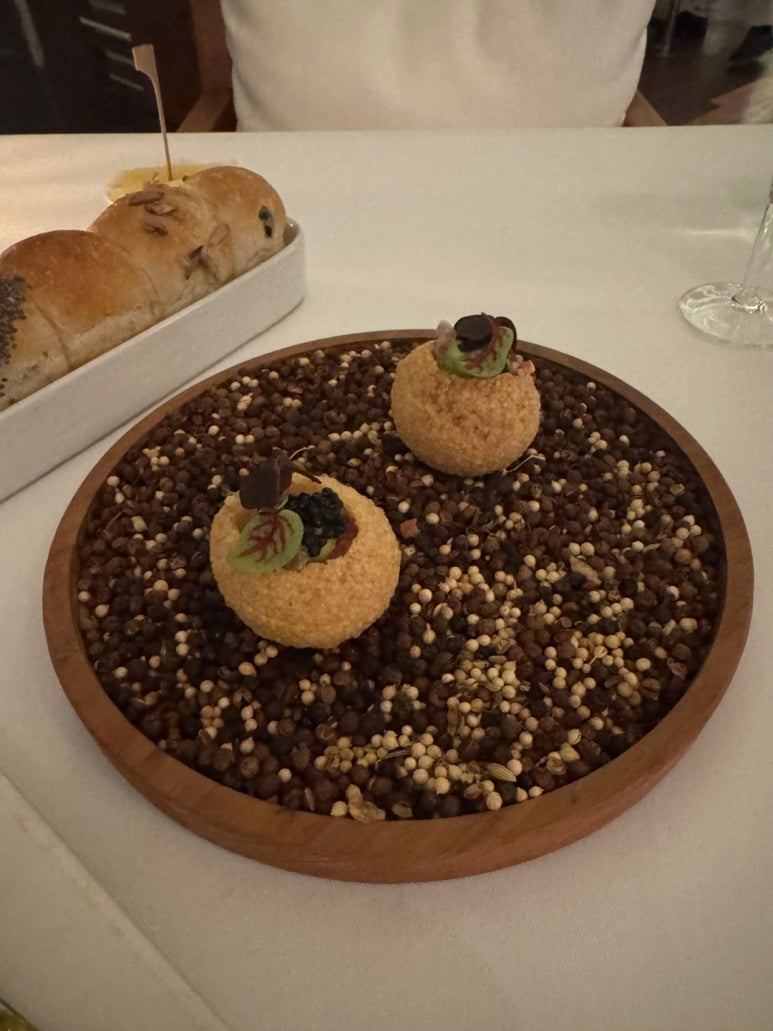 세인트레지스 발리 2편 - 미쉐린 레스토랑 Kayuputi. 플래티넘 티어로 즐기는 조식 그리고 디너 솔직 후기. 불가리 발리랑 비교!! 관련 이미지 57